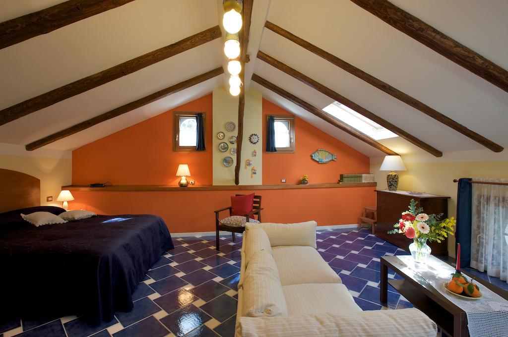 לינה וארוחת בוקר Molina  La Casa Di Donn'Amelia חדר תמונה