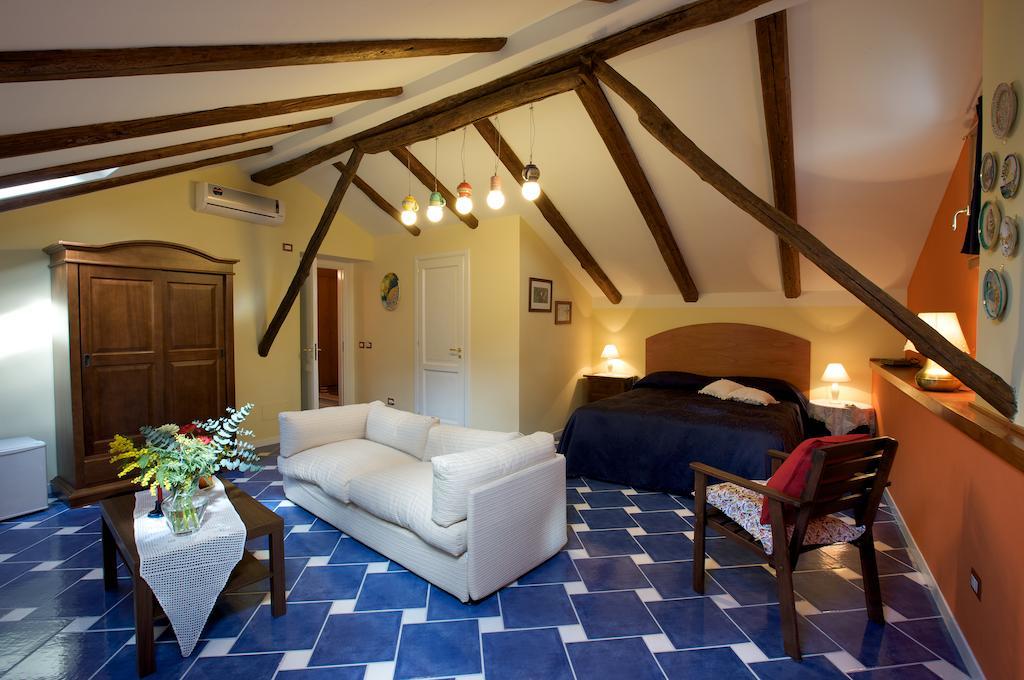 לינה וארוחת בוקר Molina  La Casa Di Donn'Amelia חדר תמונה