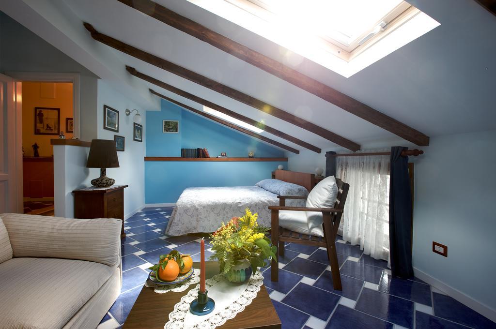 לינה וארוחת בוקר Molina  La Casa Di Donn'Amelia חדר תמונה